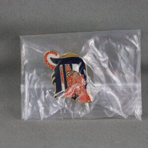 Detroit Tigers Pin (VTG) - D and Tiger Logo - Inlaid Pin